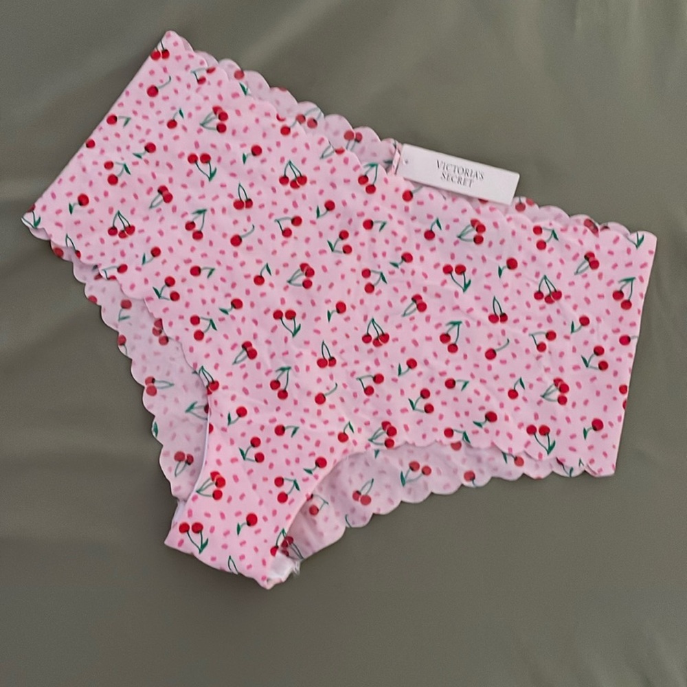 NWT Victoria Secret no-show cheeky panty